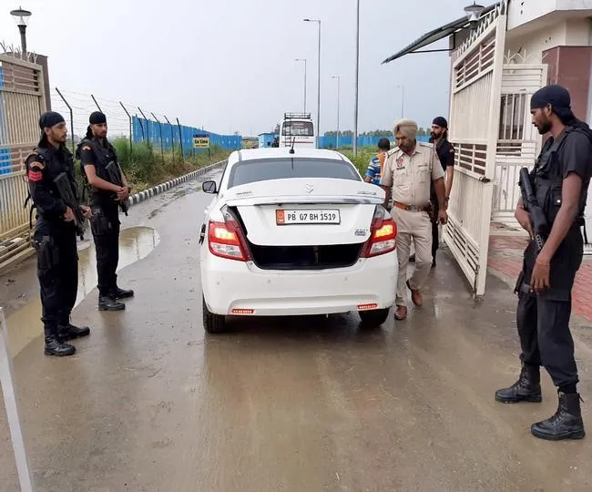 आतंकी हमले की आशंका, अलर्ट पर ‘पठानकोट’