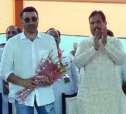 सनी देओल हाथ जोड़ बोले -तारीख पर तारीख के बीच 21 तारीख याद रखना