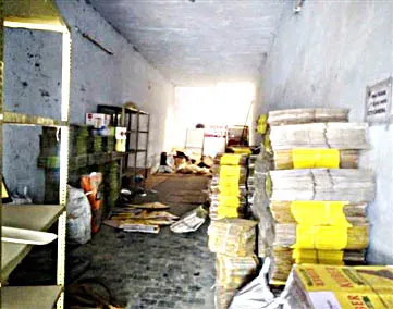 संगरूर : डीसी के आर्डर, सुलरघराट में पटाखा विके्रता का गोदाम सील