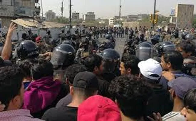 सरकार विरोधी प्रदर्शनों के बीच मेहदी ने बगदाद में लगाया कर्फ्यू