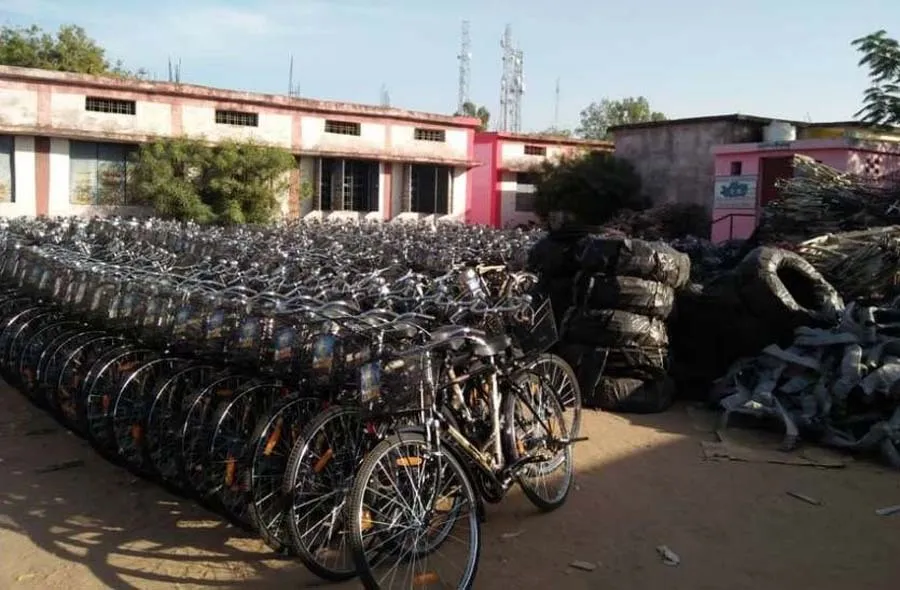 राजस्थान: अब काले रंग की साइकिलें चलाएंगी छात्राएं