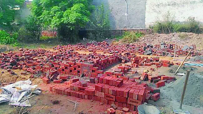 रिहायशी इलाके में कूड़ा डंप लगाने का विरोध