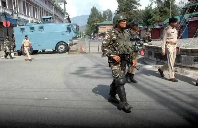 शनिवार को कर्फ्यू हटाने का आदेश दे सकते हैं मेहदी : रिपोर्ट