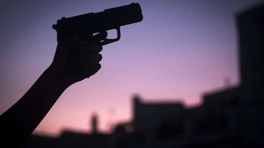 पहले दो बेटियों को गोली मारी, फिर कर ली आत्महत्या