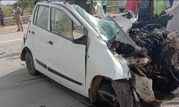 प्रयागराज सड़क दुर्घटना में कार सवार दो लोगों की मृत्यु, चार घायल