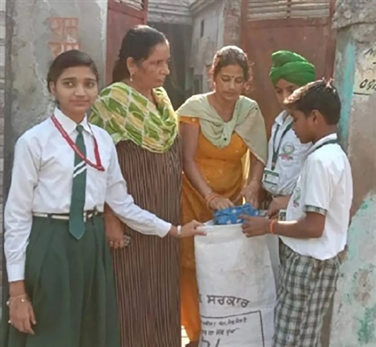 बठिंडा : प्लास्टिक मुक्त अभियान से जुड़े स्कूली विद्यार्थी