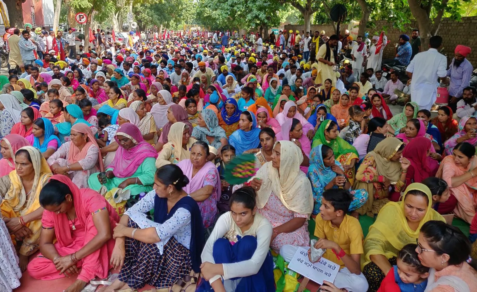 बठिंडा : वित्त मंत्री का हलके में ठेका कर्मचारियों ने काटा बवाल
