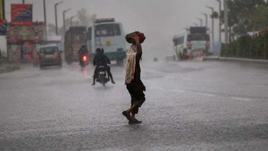 राजस्थान में मौसम ने बदला रंग, तेज बारिश के साथ गिरे ओले