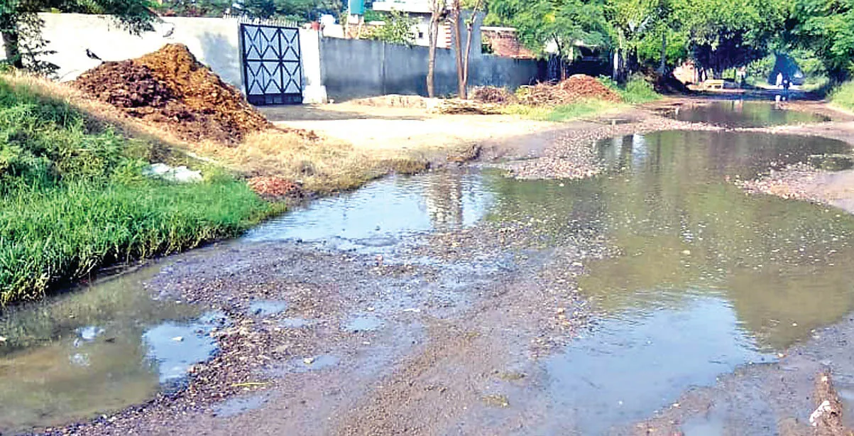 बरनाला-जगराओं मुख्य सड़क ने धारण किया तालाब का रूप