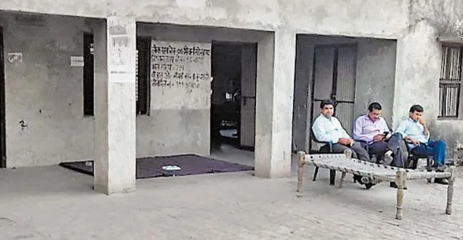 पेयजल की समस्या का समाधान न होने से पैंतावास खुर्द और दातौली ने नहीं डाले वोट