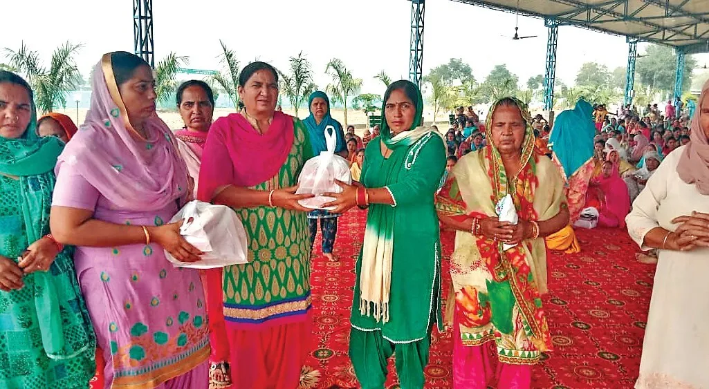 पटियाला : साध-संगत ने जरूरतमंदों को राशन बांटकर मनाया दीवाली का त्यौहार