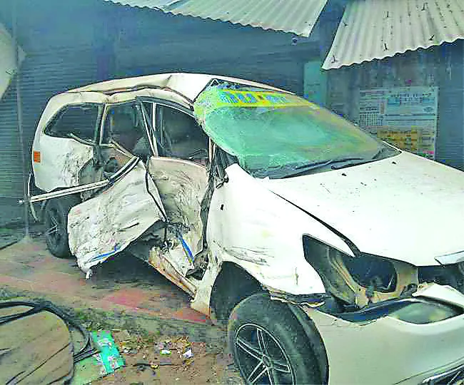 बरनाला : रिश्तेदार को एयरपोर्ट छोड़ने जा रहे चार लोगों की मौत, आठ घायल
