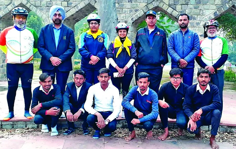 फिरोजपुर : एयरफोर्स की टीम ने विद्यार्थियों को दिया देश भक्ति का सन्देश