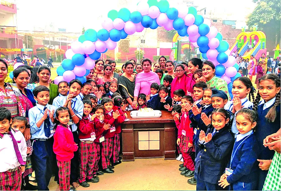 लुधियाना : विद्यार्थियों ने मनाया चाचा नेहरू का जन्मदिन