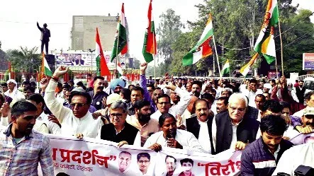 जनविरोधी नीतियों के खिलाफ सड़कों पर उतरी कांग्रेस