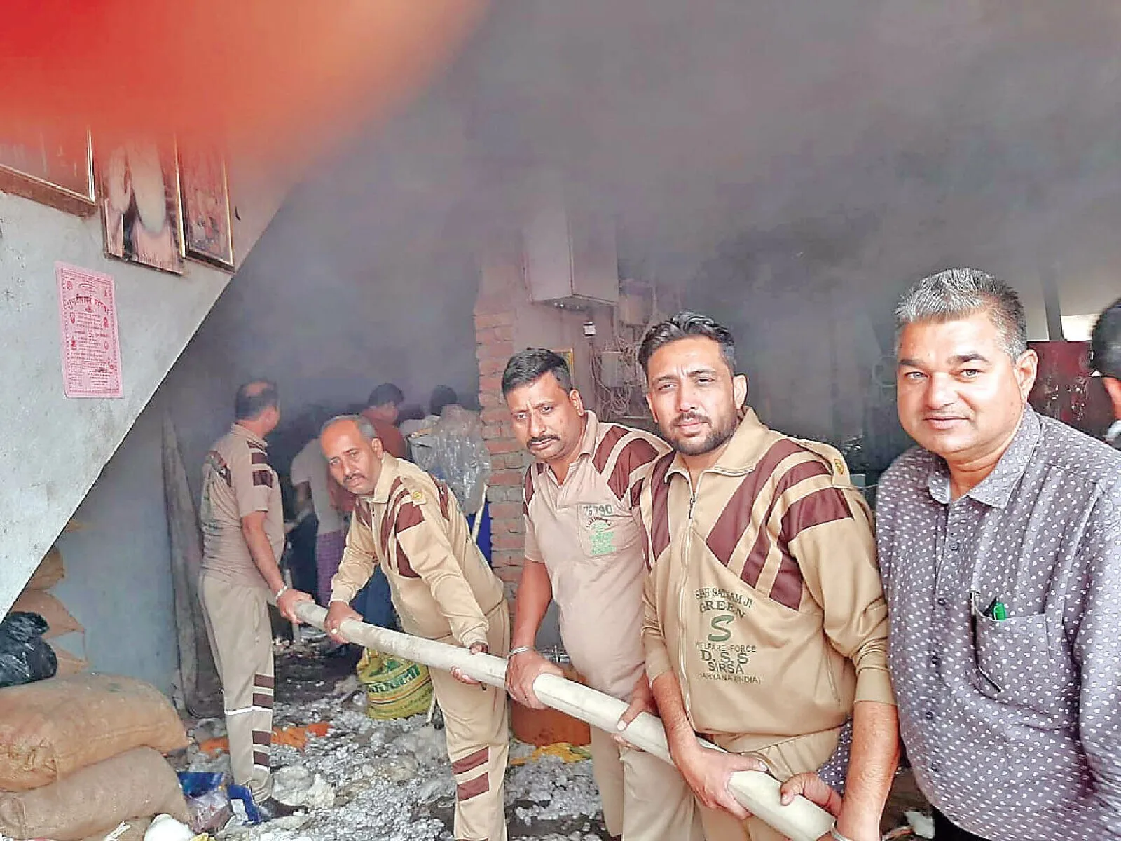 फिर फरिश्ता बन पहुंचे डेरा श्रद्धालु, आग पर पाया काबू