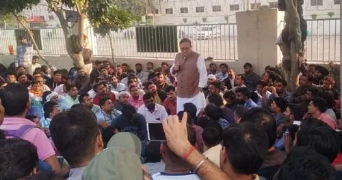 ‘जो सरकार बसा नहीं सकती उसे उजाड़ने का भी हक नहीं’