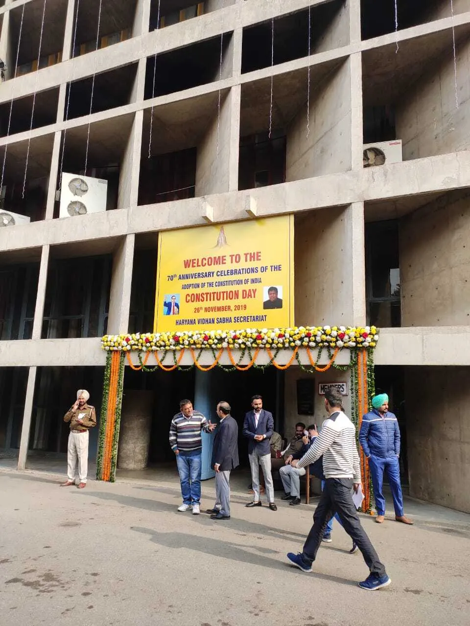 पंजाब विस के मुख्य गेट पर भी हरियाणा ने जड़े अपने बोर्ड