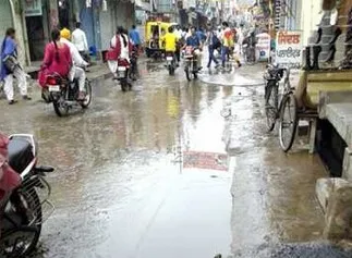शहर में सीवरेज व्यवस्था ठप्प, गंदा पानी बना जी का जंजाल