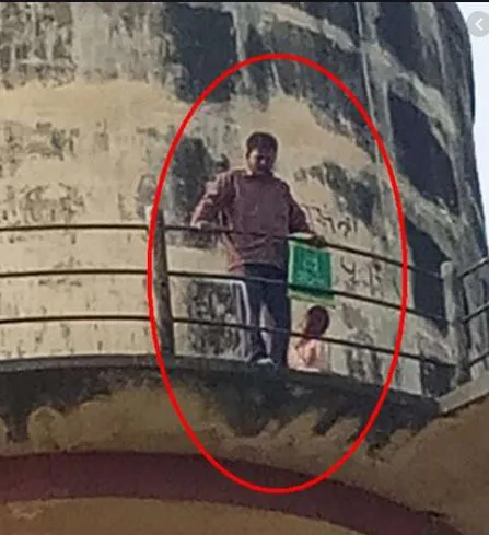 जमीन पर कब्जे को लेकर बेटी के साथ पानी की टंकी पर चढ़ा युवक