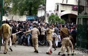 UP: रामपुर में हिंसक प्रदर्शन में एक की मौत