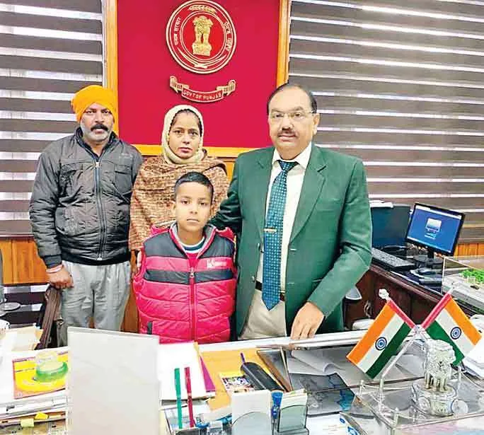 फिरोजपुर : डीसी ने दिव्यांग बच्चे की स्कूल फीस करवाई माफ