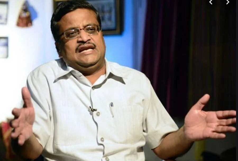 मीडिया की लाइमलाइट में रहने के लिए सोशल मीडिया पर सरकार को घेरते हैं अशोक खेमका !