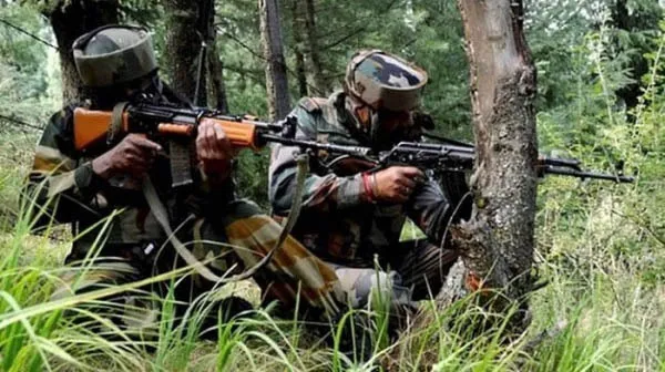 Jammu & Kashmir : LOC पर गोलाबारी जारी, भारतीय सेना ने पाक की छह चौकियां तबाह की