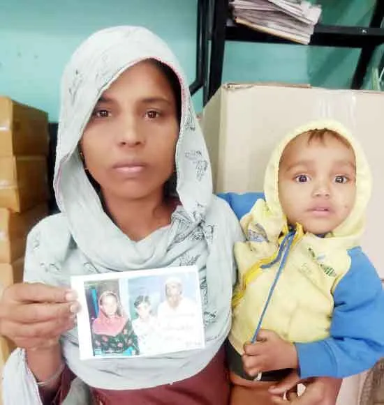 बेटे के लिए मारी-मारी फिर रही माँ