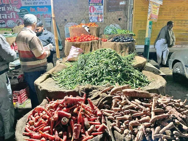 प्याज के बढ़े रेटों ने लगाया जेबों को ‘तड़का’