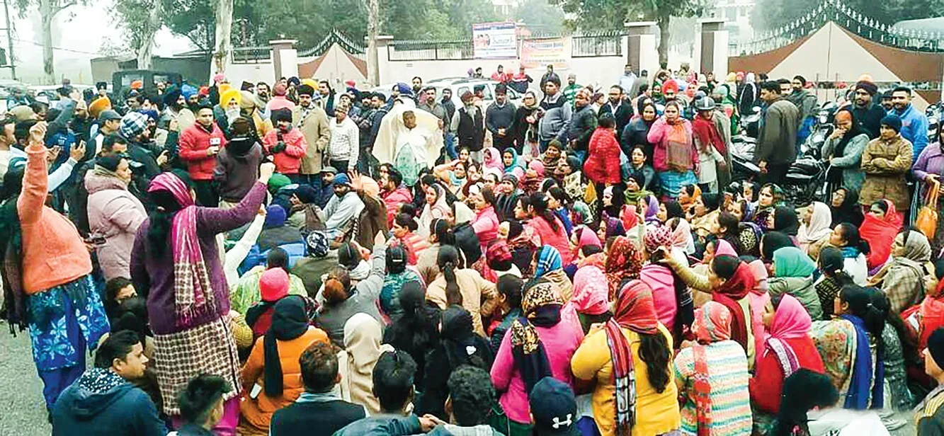 सड़कों पर उतरे परिजन, अमृतसर-जालंधर हाइवे जाम, स्कूल मैनेजमेंट के खिलाफ कार्रवाई की मांग