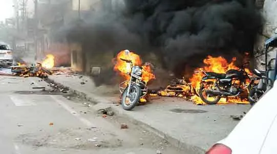 आंदोलनों की भेंंट चढ़ती सार्वजनिक संपत्ति