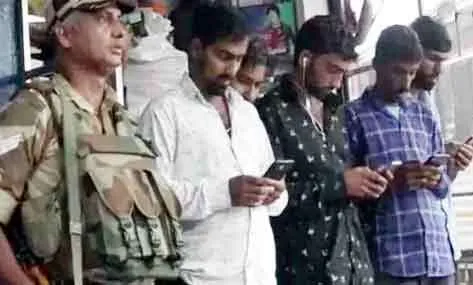 कश्मीर घाटी में इंटरनेट पर पाबंदी