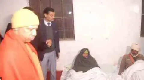 काशी में योगी ने किया रैन बसेरों का औचक निरीक्षण