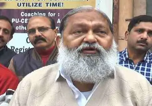 सीआईडी विवाद : विज ने कहा, ‘भागमभाग’ पर संदेह
