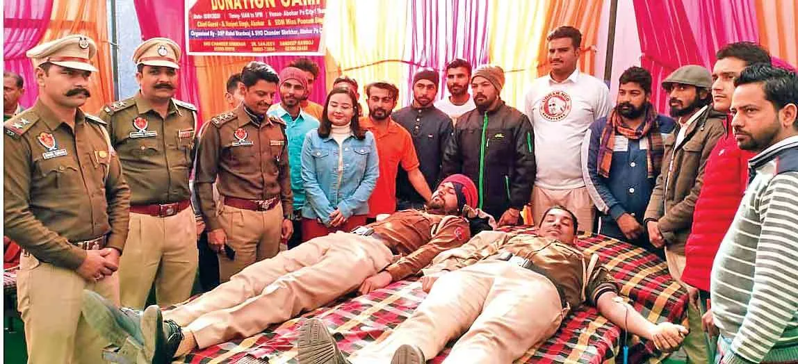 अबोहर : पुलिस कर्मियों द्वारा रक्तदान कर जिंदगी बचाना बेहद सराहनीय : एसडीएम