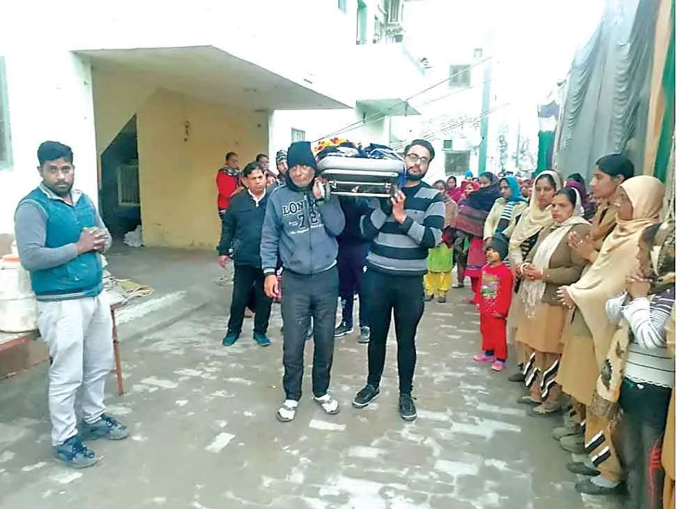 यहां मृत शरीर को जलाते नहीं, बल्कि मेडिकल शोध के लिए करते हैं दान