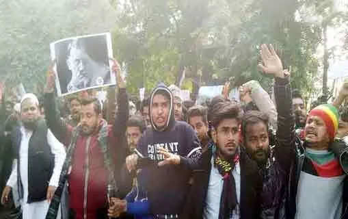 दिल्ली के शाहीन बाग की तर्ज पर लखनऊ में भी सीएए के खिलाफ प्रदर्शन