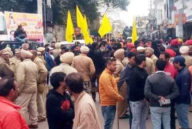 CAA: लखनऊ में बंद बेअसर ,बाकी जगह आंशिक बंदी