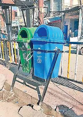शहर में चरमराई सफाई व्यवस्था, हर जगह लगे गन्दगी के ढेर