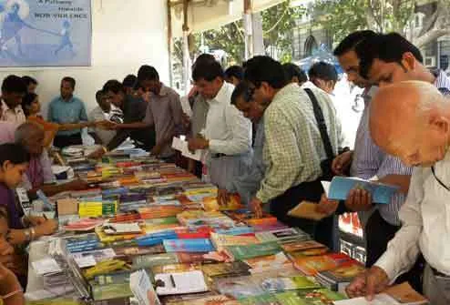 विवाद ने बढ़ाया फैज का क्रेज
