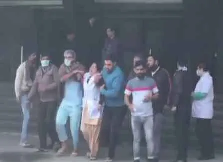 नोएडा के ईएसआई अस्पताल में भीषण आग