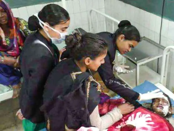 जालंधर : गैस सिलेंडर में आग भड़कने से 6 लोग झुलसे, 2 बच्चे शामिल