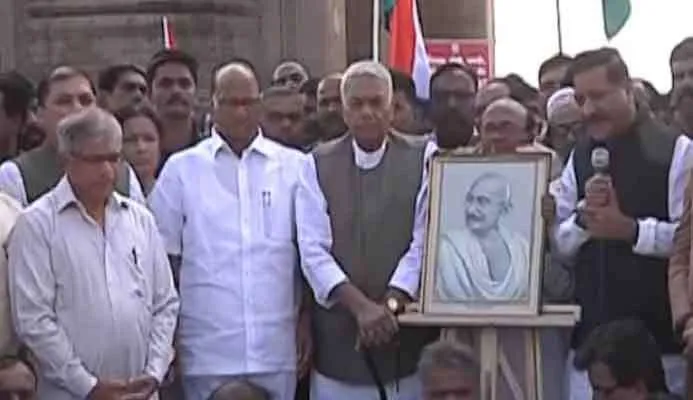 नागरिकता संशोधन कानून के खिलाफ विपक्ष की गाँधी यात्रा शुरू