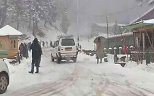 हिमाचल में गत तीन दिनों से लगातार हिमपात