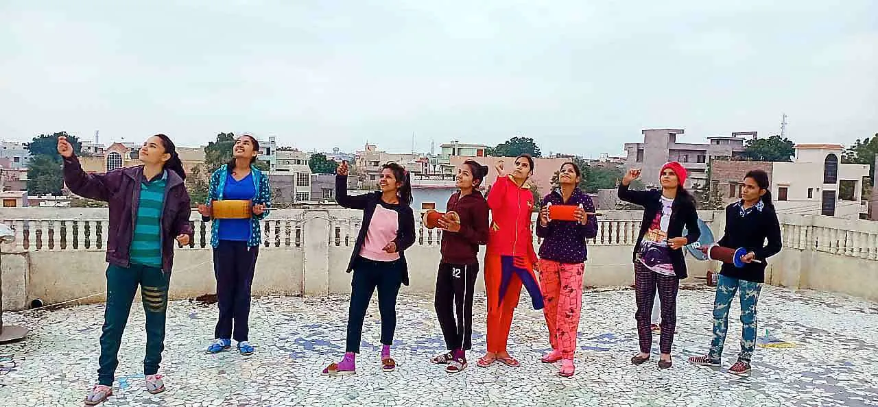 मकर सक्रांति के पर्व पर सुबह से ही पतंगबाजी रही परवान पर
