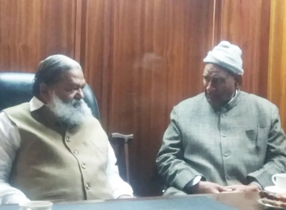 गृह मंत्री अनिल विज से मिले जजपा के बागी विधायक गौतम