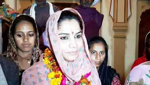 पाकिस्तानी मूल की नीता कंवर बनी सरपंच