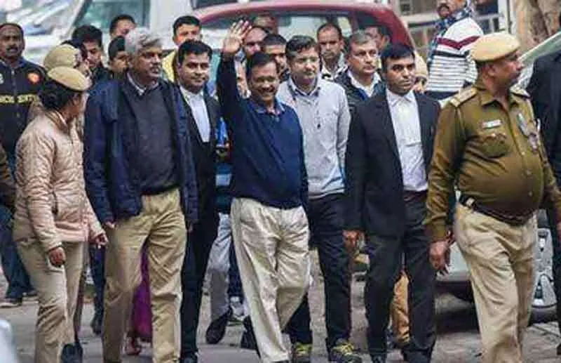 सात घंटे इंतजार के बाद केजरीवाल ने दाखिल किया नामांकन