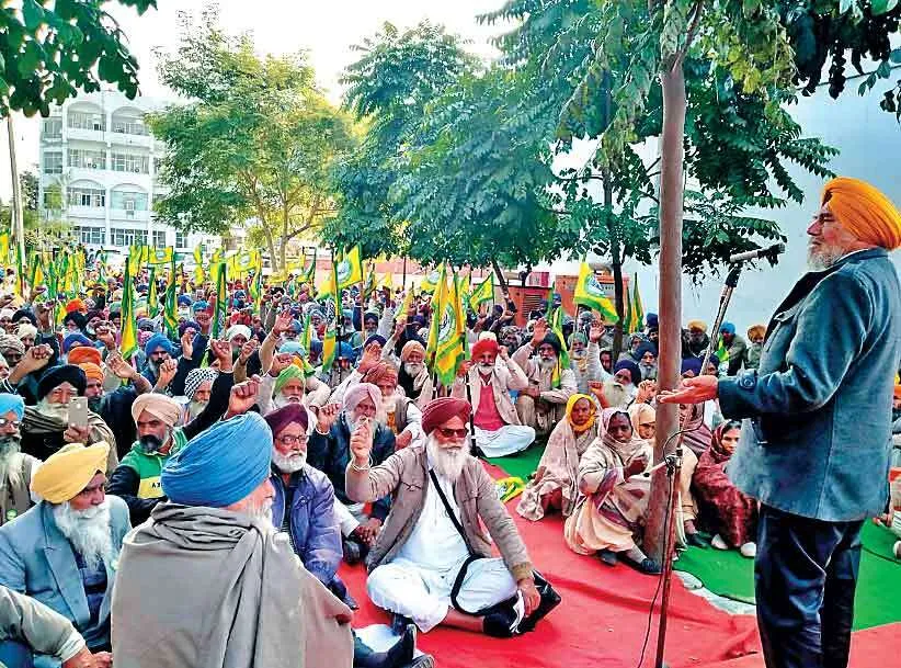 बरनाला : मांगों को लेकर किसानों का धरना दूसरे दिन भी जारी
